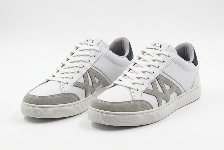 Zapatillas Armani Exchange blancas con AX gris