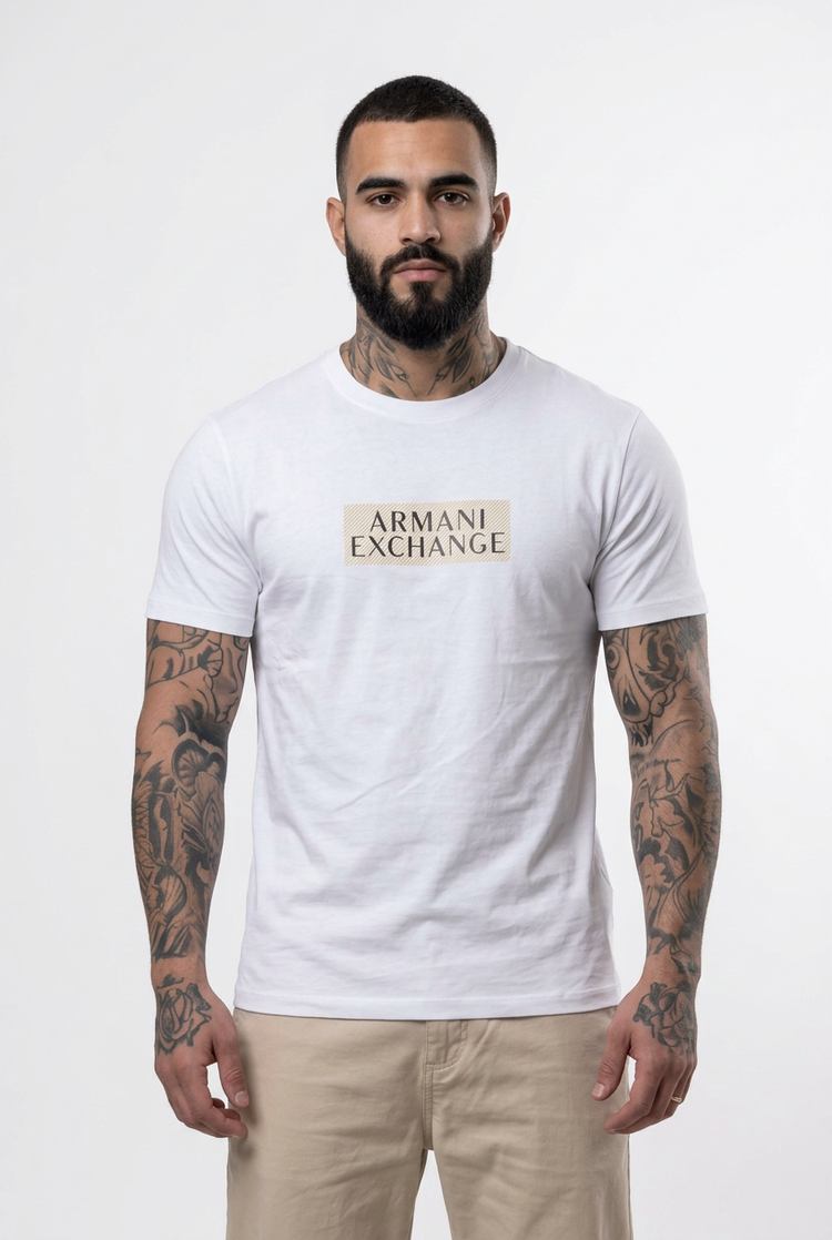Camiseta Armani Exchange blanca con logo central