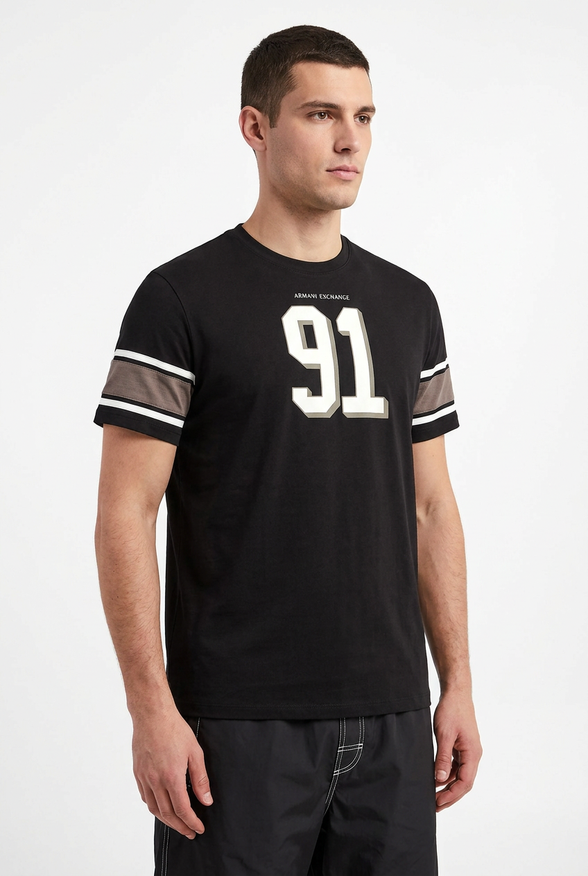 Camiseta Armani Exchange negra 91 con bandas en mangas