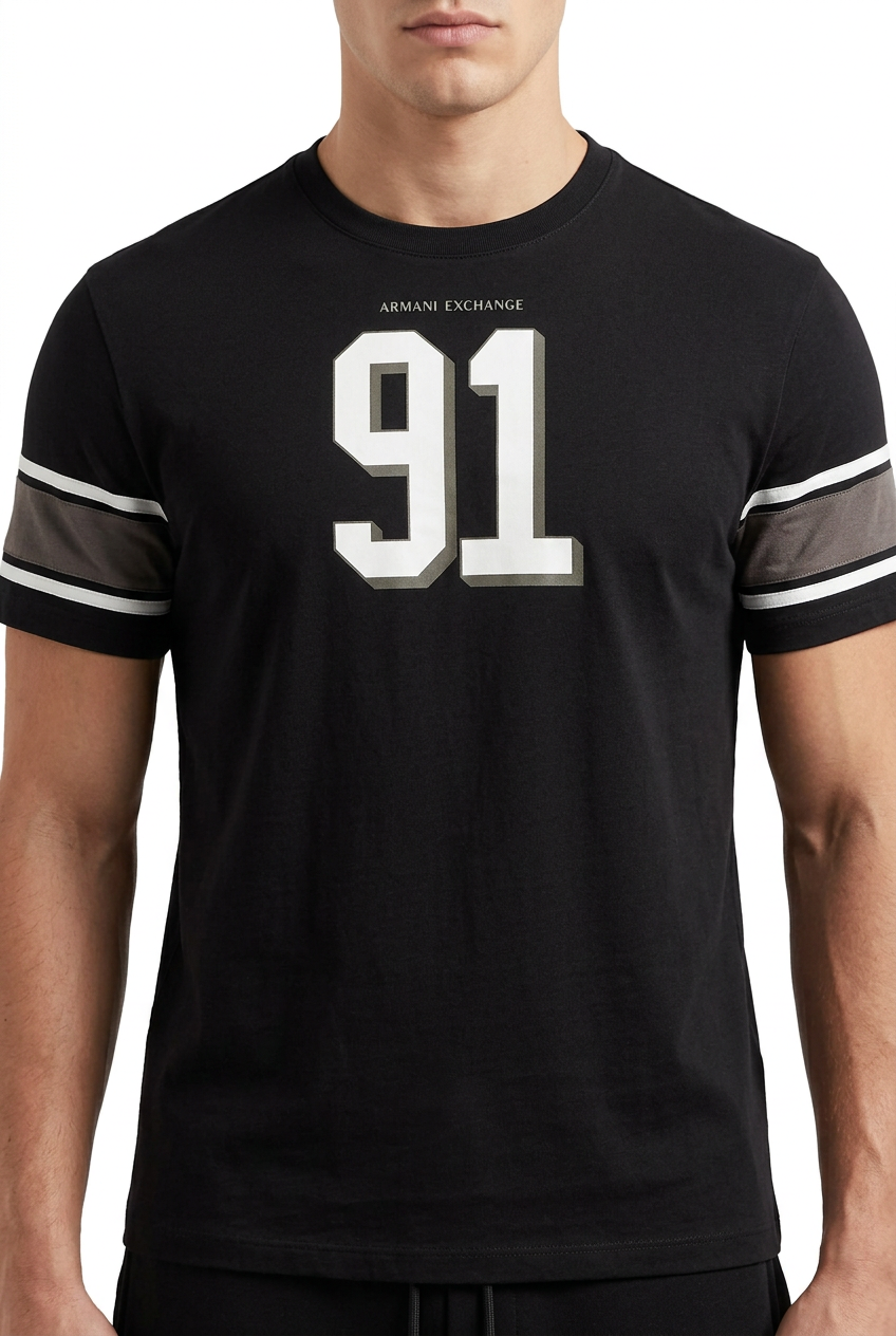 Camiseta Armani Exchange negra 91 con bandas en mangas