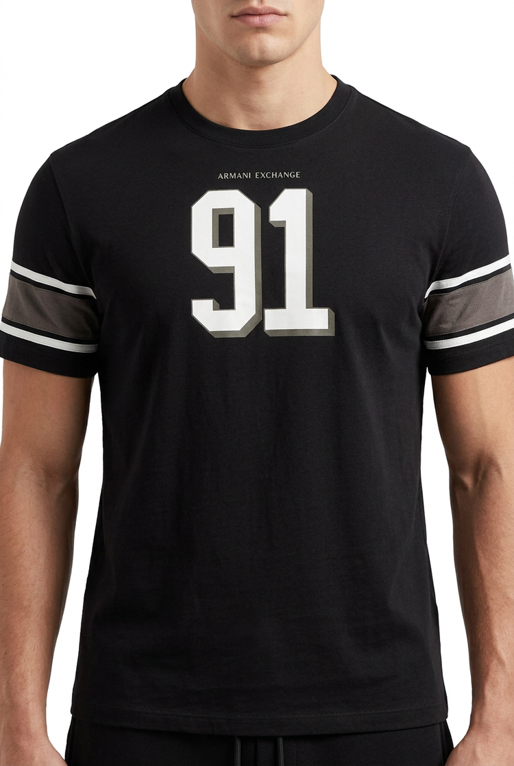 Camiseta Armani Exchange negra 91 con bandas en mangas