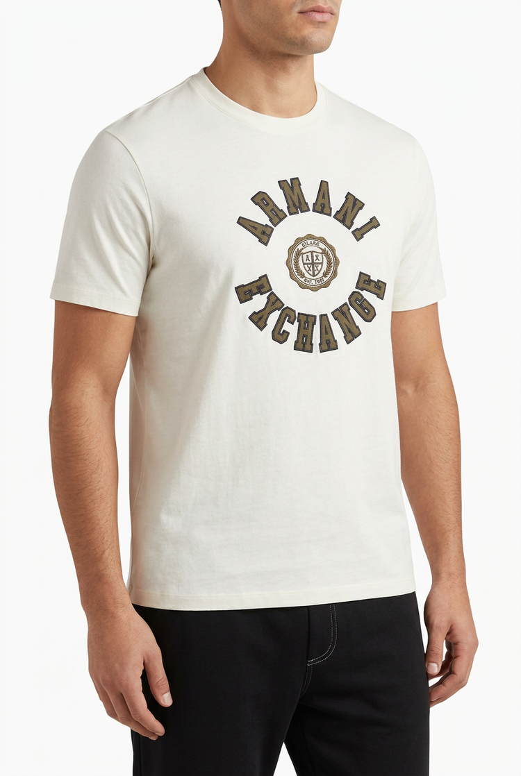 Camiseta Armani Exchange blanca escudo universitario