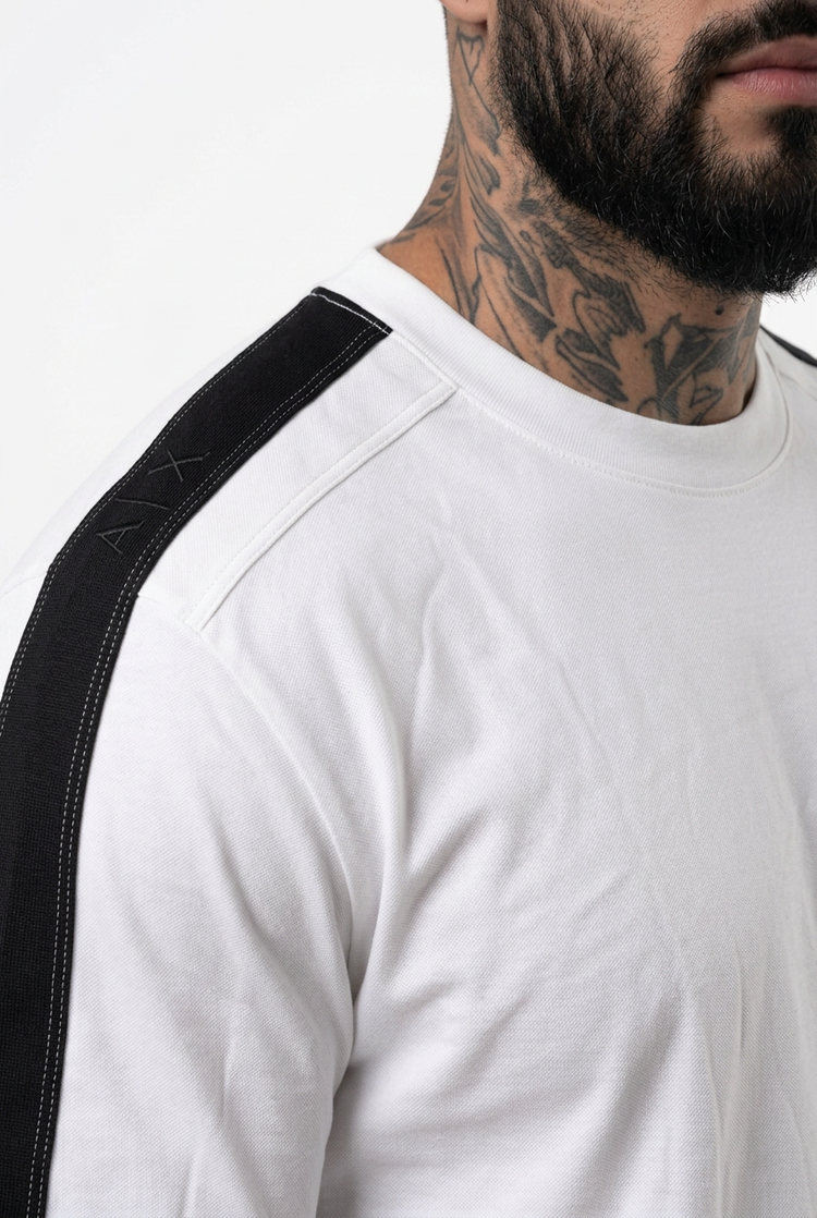 Camiseta Armani Exchange blanca con bandas en hombros