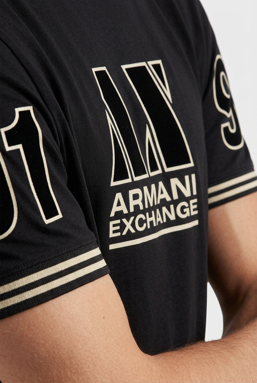 Camiseta Armani Exchange negra AX contorno
